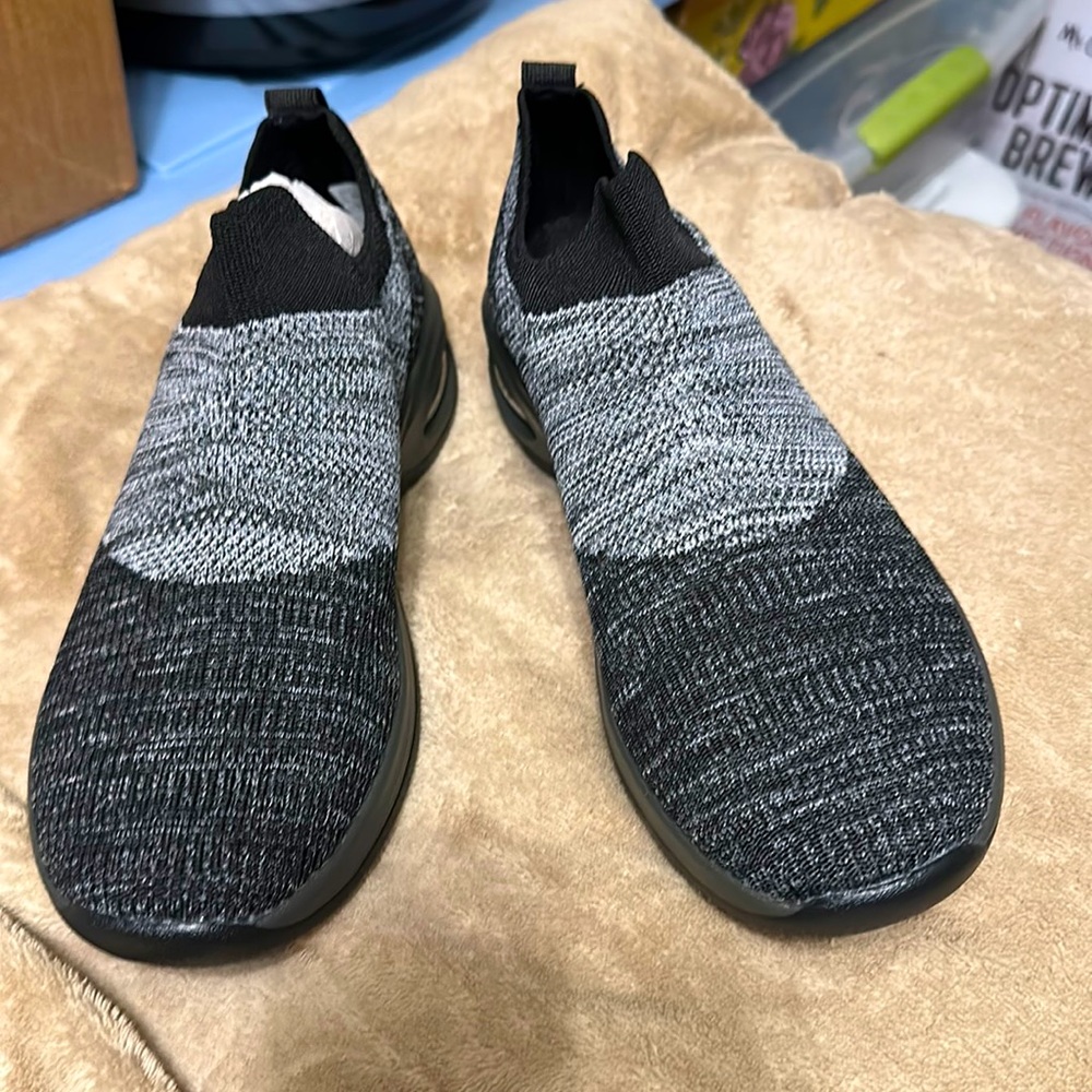 Hyper archer shoes tried on never worn, slip on